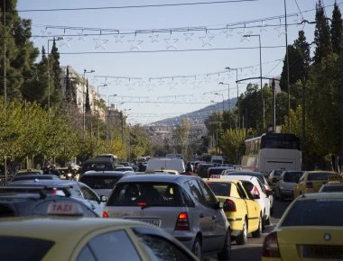 Μποτιλιάρισμα σε πολλούς δρόμους της Αθήνας- Η βροχή δημιουργεί περισσότερα προβλήματα (φωτο)